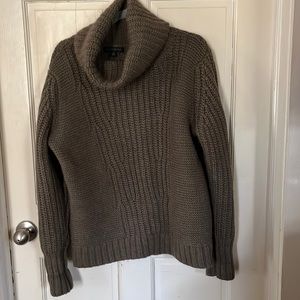 Banana Republic Italian wool blend sweater. Acrylic/merino wool/alpaca blend